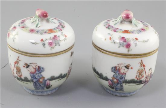 A pair of Chinese famille rose small jars and covers, 19th century, height 8cm